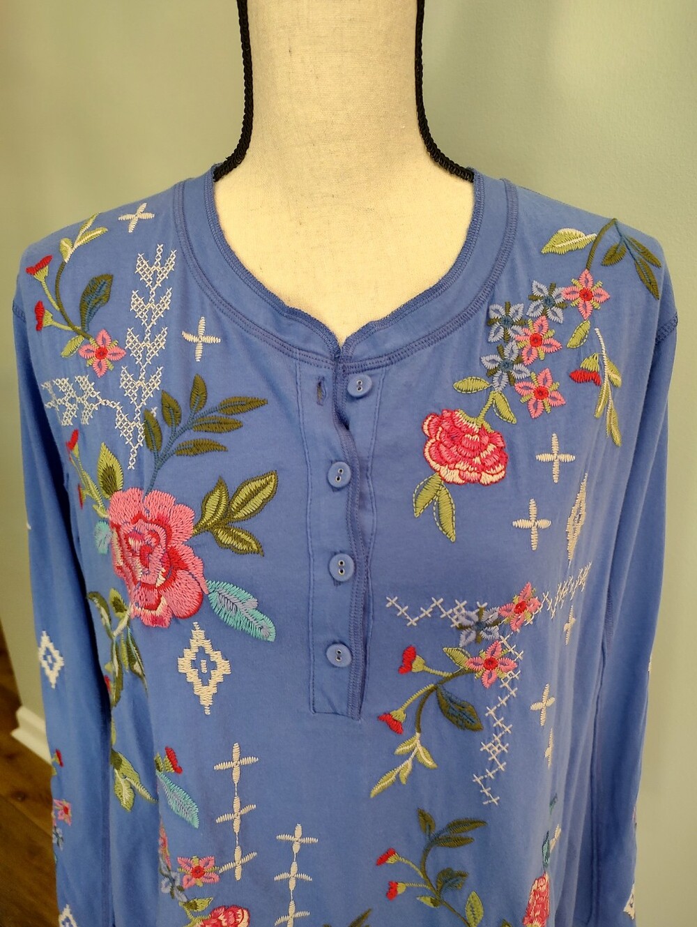 Johnny Was Raw Seam Catia Embroidered Henley Blue Long Sleeve Top Floral Large - Picture 7 of 15